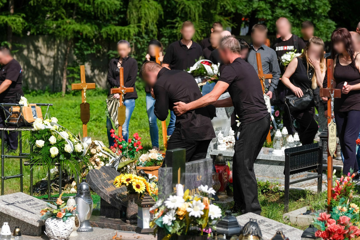 Ukochany wrzucił Basi pierścionek zaręczynowy do grobu