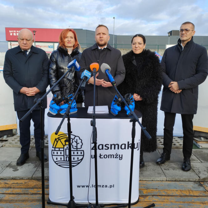 Umowa podpisana. Za 18 miesięcy w Łomży powstanie zadaszone lodowisko rolkowisko