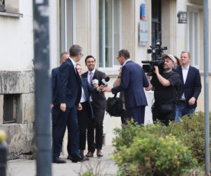 Zamiast na Nowogrodzkiej, Morawiecki i jego stronnicy spotkali się przy Konopnickiej. Były cukierki dla dziennikarzy
