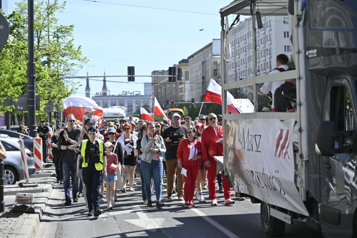 Warszawa.  Marsz Konstytucji 3 Maja