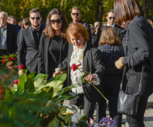 Iga Cembrzyńska na pogrzebie Janusza Kondratiuka