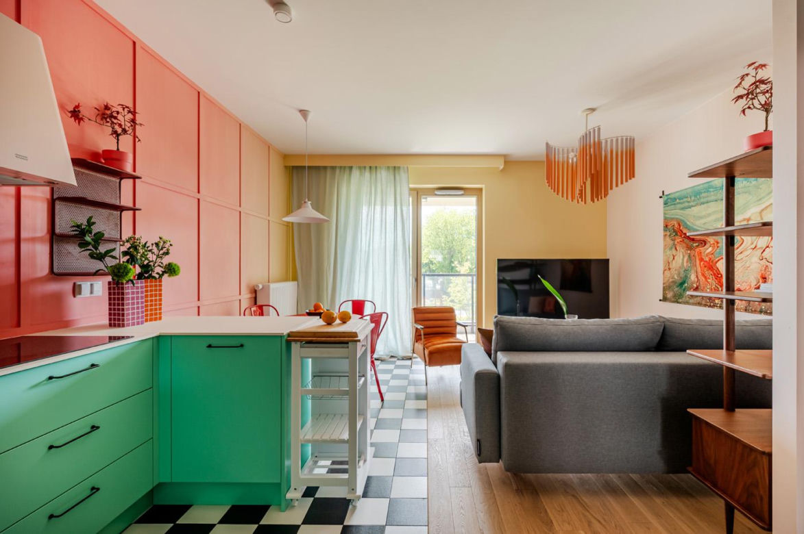 Kolorowe mieszkanie w stylu kalifornijskiego modernizmu