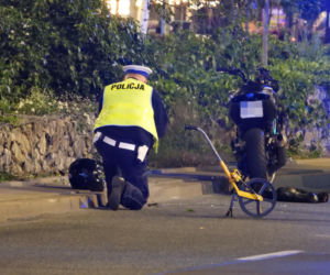 Piesi wpadli pod motocykl w centrum Warszawy