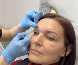 Ilona Felicjańska wycina sobie powieki