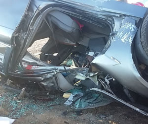 Kierowca BMW uderzył w drzewo w gminie Lubicz