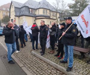 https://slaskie.eska.pl/gornicy-z-jsw-znow-protestowali-pod-ministerstwem-energii-w-katowicach-to-nie-tylko-o-barborke-chodzi-aa-fhae-P6Gi-drbJ.html