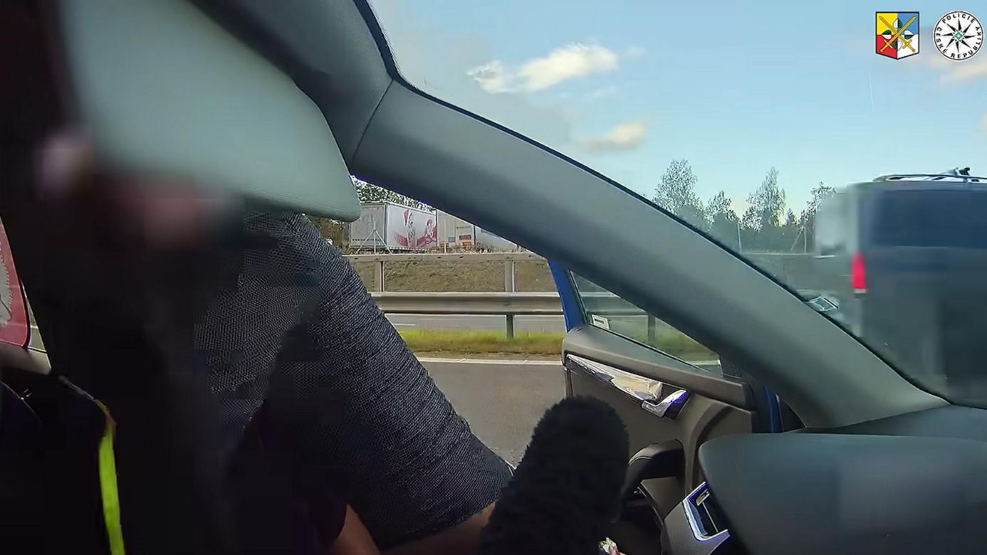 Bił kobietę na autostradzie, bo jechała zgodnie z przepisami! Wszystko nagrała jej 8-letnia córka