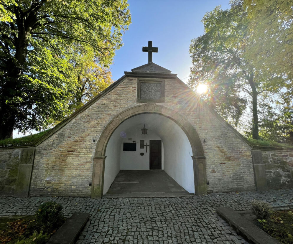 Mało kto o nim wie. W Świętokrzyskiem usypano kopiec z ziemi z Ziemi Świętej