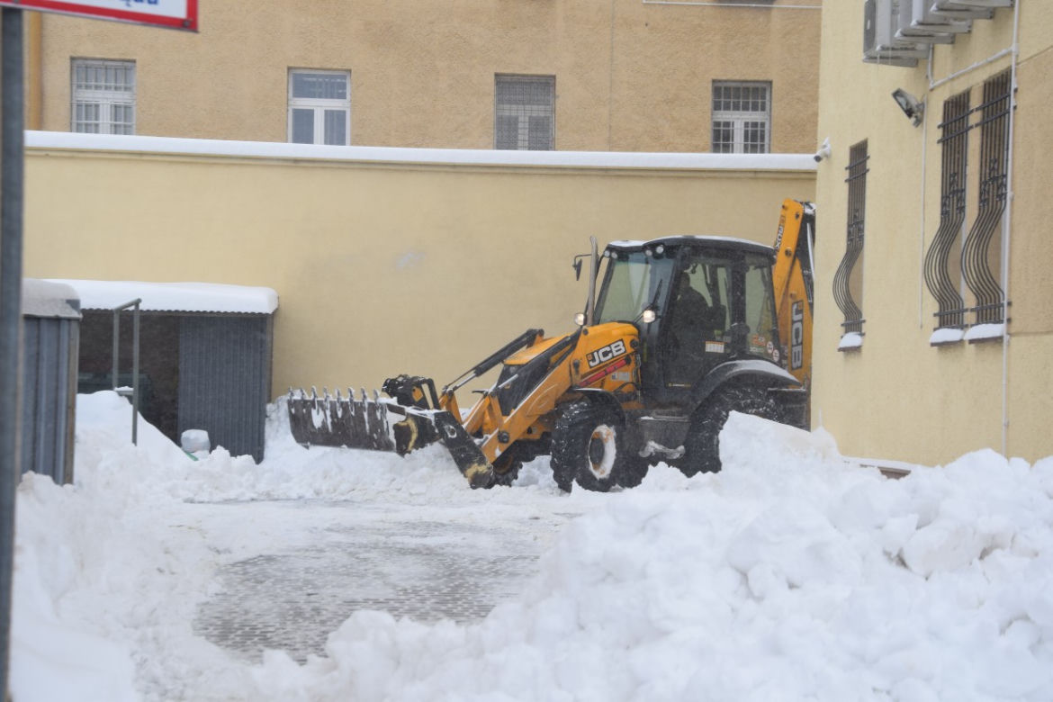 Zima nie odpuszcza. Pogodowy armagedon w podkarpackich miastach [ZDJĘCIA]