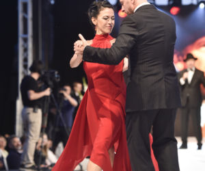 Anna Iberszer i Piotr Woźniak tańczą tango na 90-leciu Juraty i pokazie Doroty Goldpoint