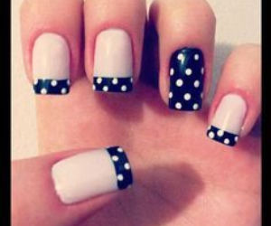 manicure, paznokcie, manicure w kropki, lakier do paznokci