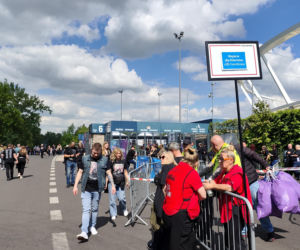 Długie kolejki i tłum fanów przed koncertem Metaliki
