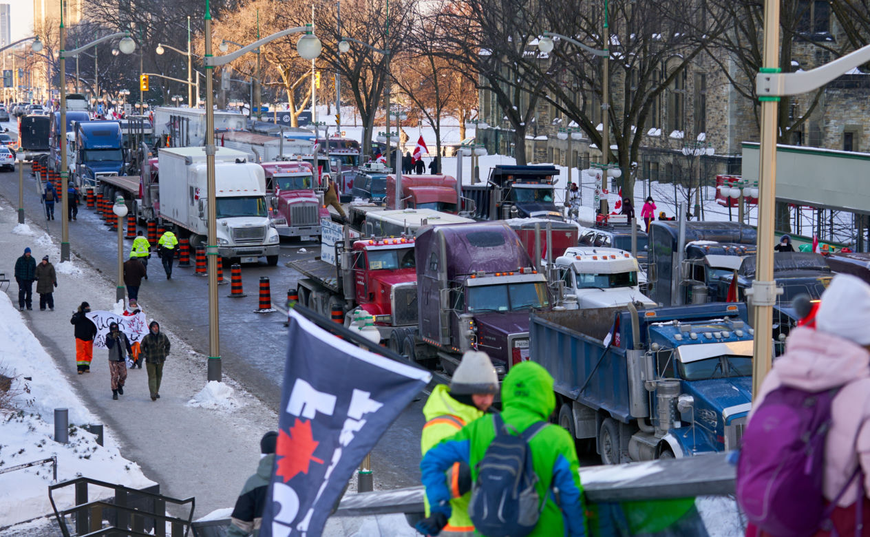 Wielkie protesty przeciw restrykcjom covidowym w Kanadzie! "Będziemy tu póki ich nie zniosą"