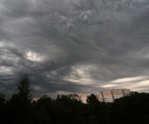 Burze, gradobicie i porywy wiatru do 90 km/h. Takiej środy spodziewają się synoptycy