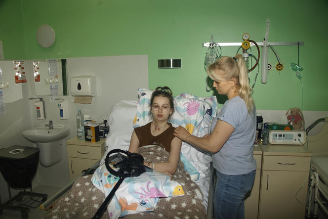 Koń zrujnował życie 16-letniej Klaudii. Mama: "Cudem udało się ją uratować"