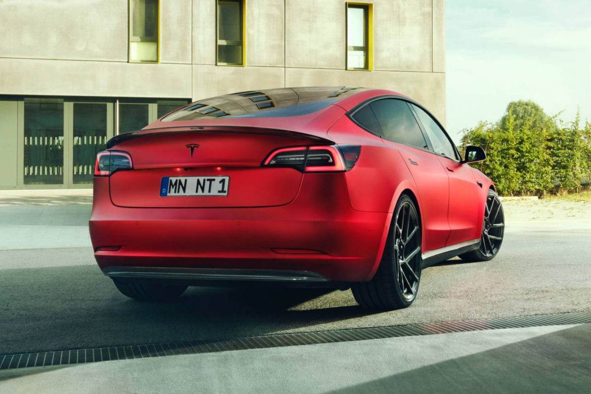 Tesla Model 3 po tuningu Novitec