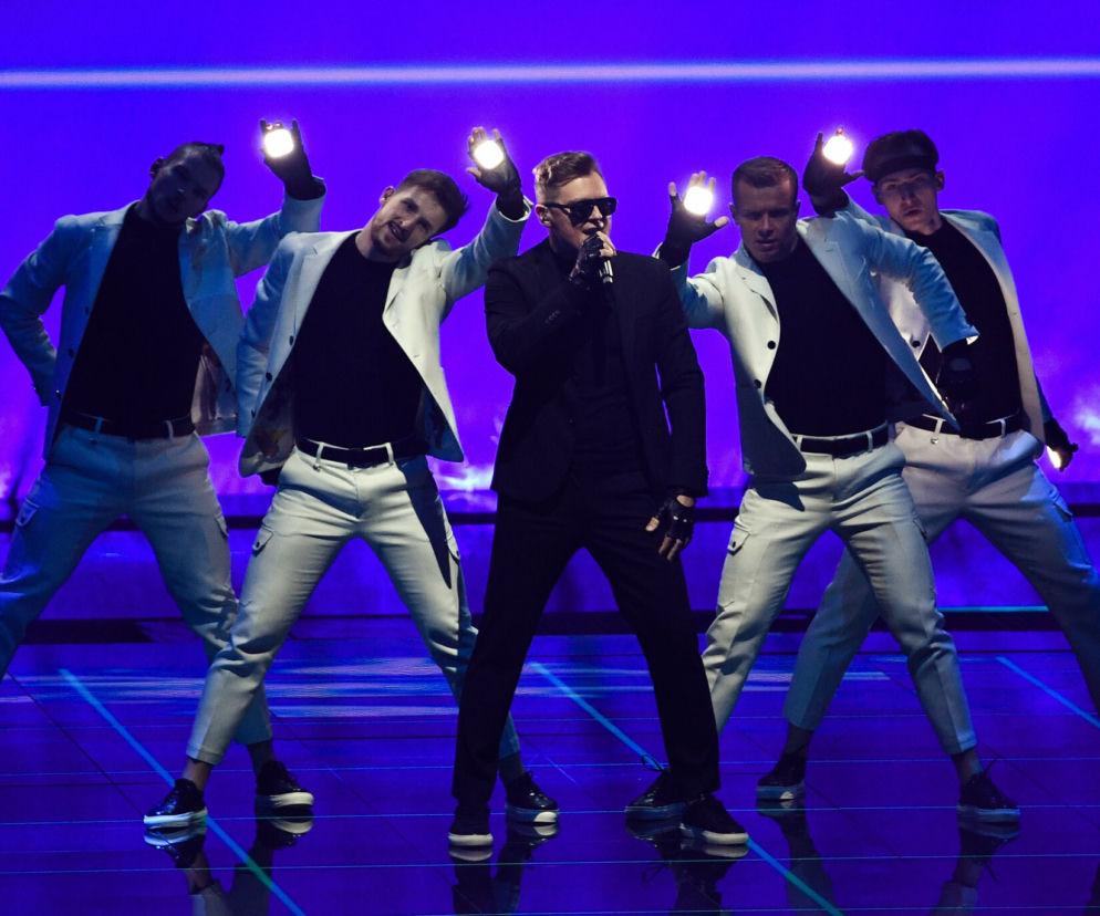 Eurowizja 2021 - WYSTĘP POLSKI. Rafał Brzozowski rozświetlił scenę! [WIDEO]