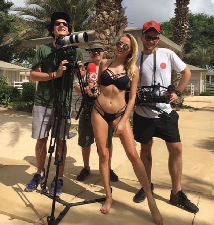 Ola Ciupa w bikini na plaży
