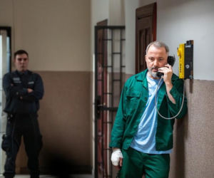 Pierwsza miłość: Bartek dowiaduje się, że Emilka została porwana. Prosi Ilonę, by pomogła mu uciec z więzienia...