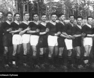 Żydowski Klub Sportowy Hapoel Białystok. Na zdjęciu piłkarze. 1935 rok