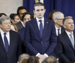 Ożenią syna Trumpa z duńską księżniczką Burza w internecie