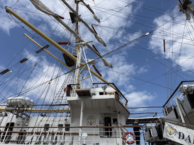 Z Gdyni przez Bahamy do Nowego Jorku! "Dar Młodzieży" wyruszył właśnie w swój najprawdopodobniej ostatni tak długi rejs