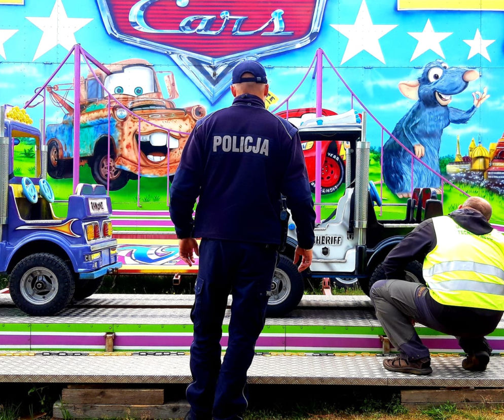Mielno. Policja kontroluje wesołe miasteczka. Czy karuzele są bezpieczne? 