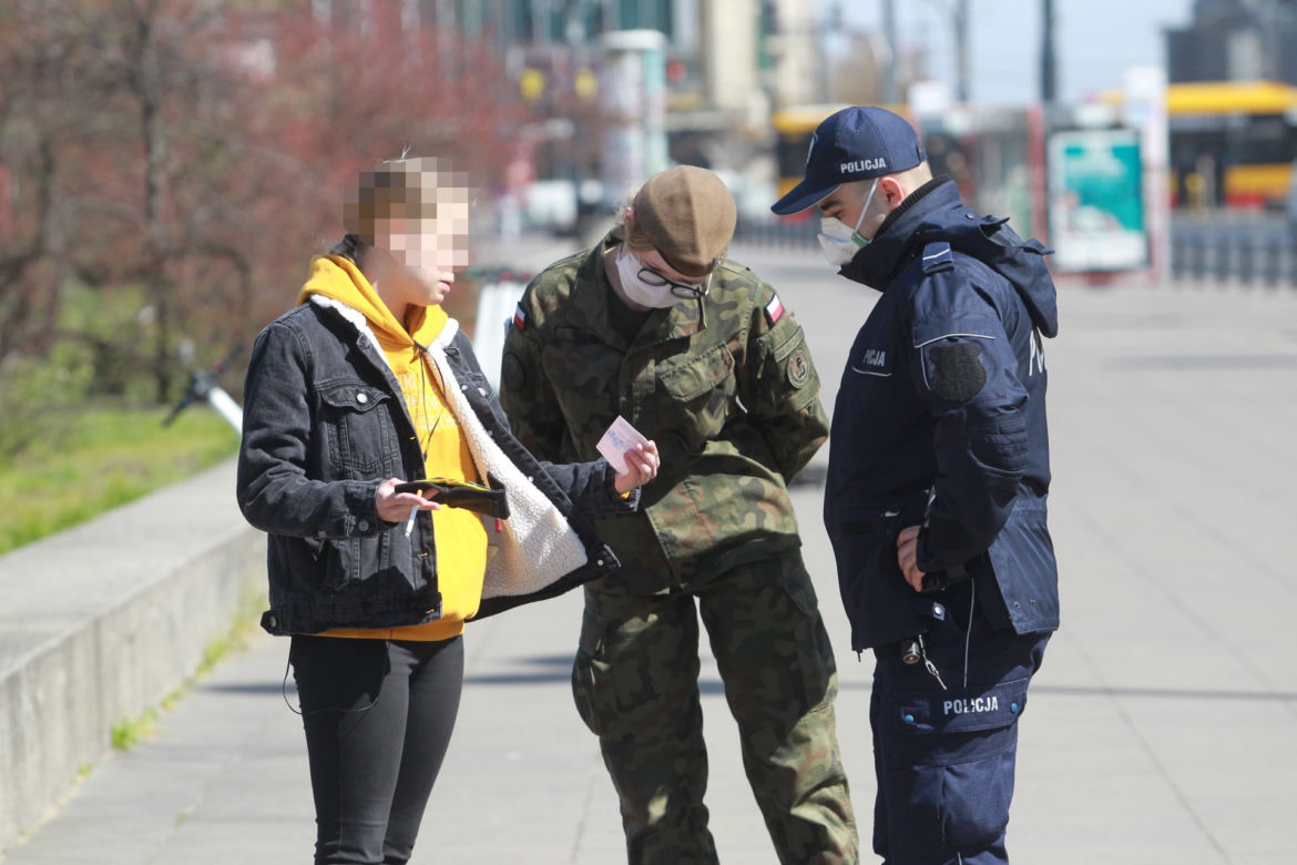Tak warszawiacy reagują na nakaz noszenia maseczek