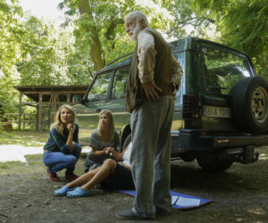Blondynka 4 sezon. Sylwia (Joanna Moro), Jagna (Magdalena Schejbal), doktor Jan Fus (Krzysztof Gosztyła)