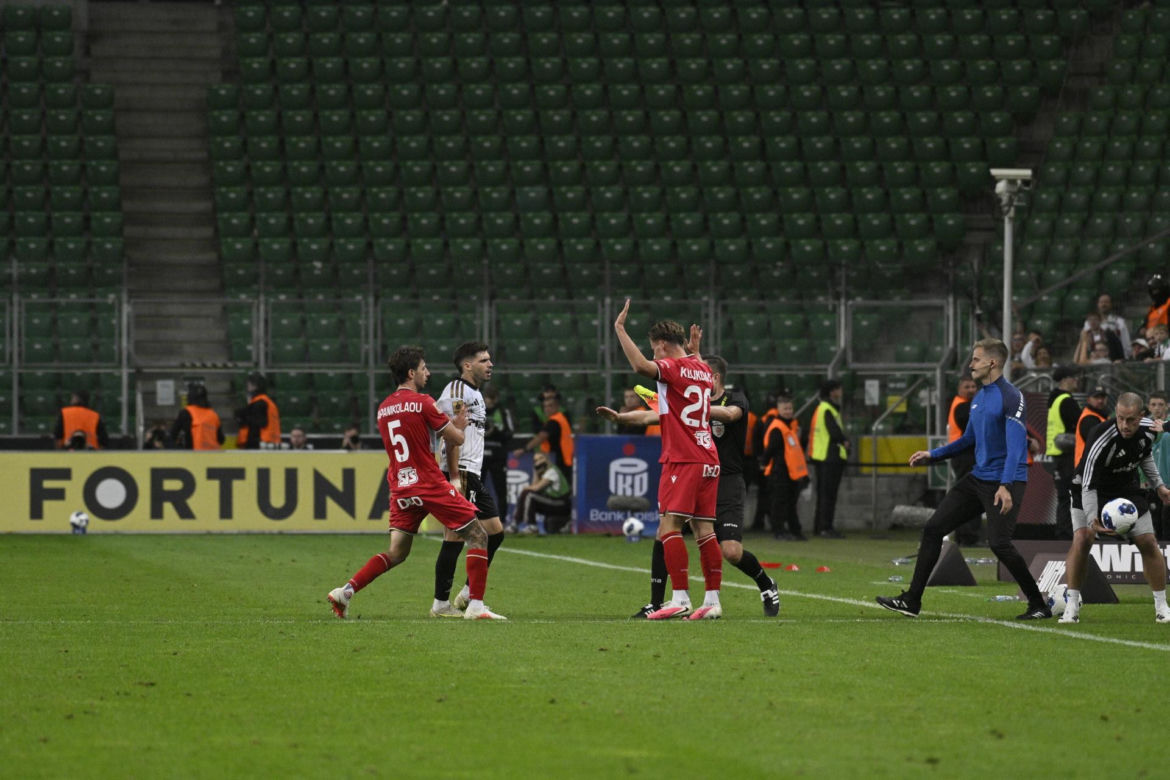 Legia - Widzew: awantura podczas meczu