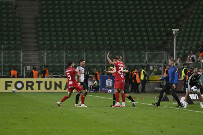 Legia - Widzew: awantura podczas meczu