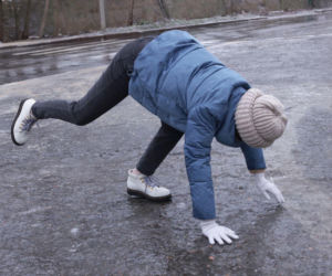 Robię „X”  na podeszwie i nie martwię się ślizgawicą. Każdy ma to w domu