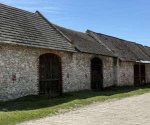 Zespół zabytkowych stodół w Żarkach