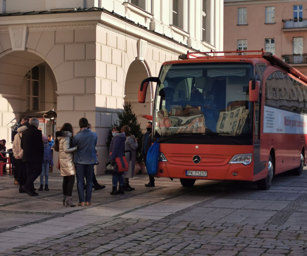 Mikołajkowa akcja krwiodawstwa na Głównym Rynku w Kaliszu