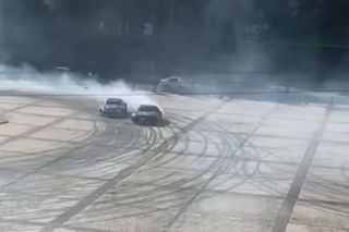 Driftowali aż zniszczyli zabytek. Skandaliczny sposób na reklamę