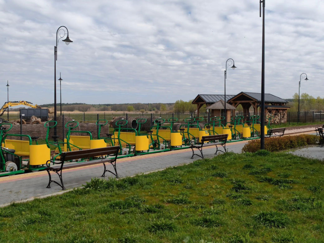 Jedyna taka atrakcja w Świętokrzyskiem. Odkryj drezyny rowerowe, które same jadą pod górkę