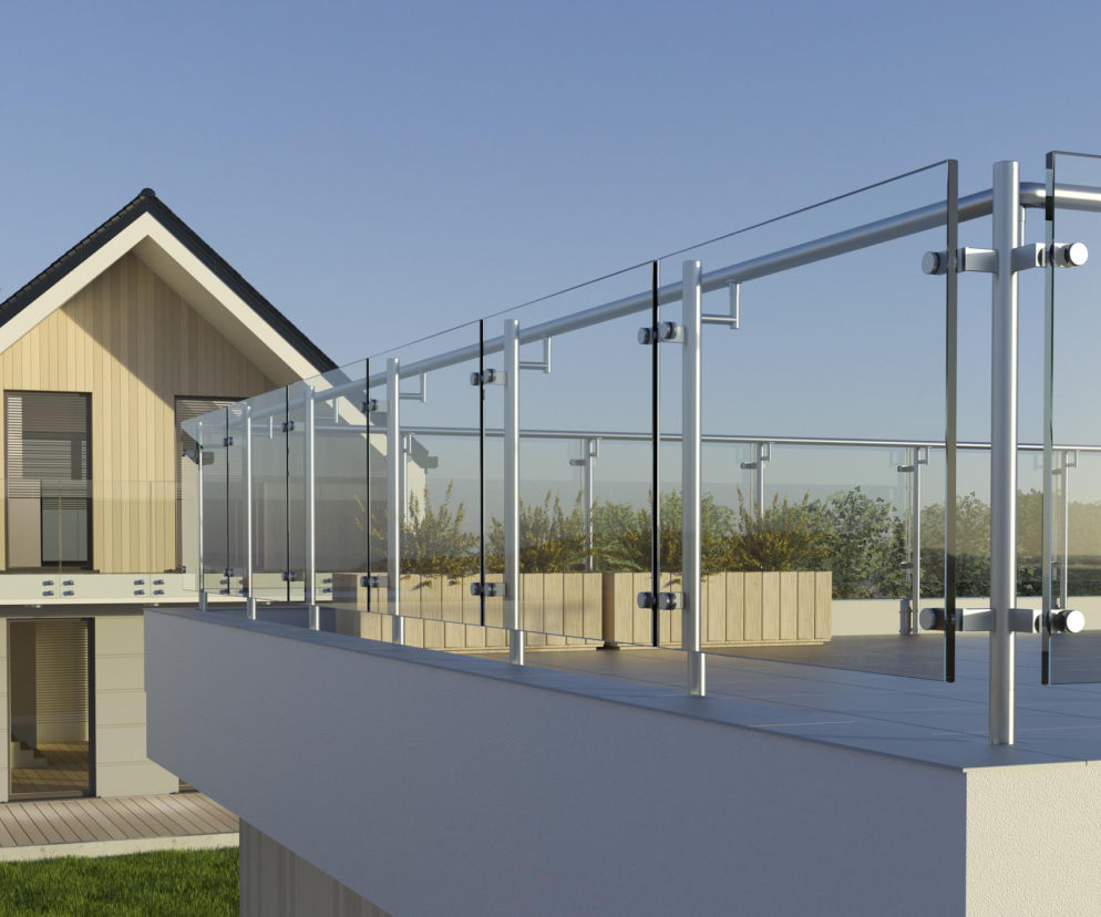 Balustrady szklane na balkonach i schodach – zasady montażu i dobór szkła