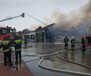 Wadowice: Pożar sklepu Lidl. Zawalił sie dach budynku!