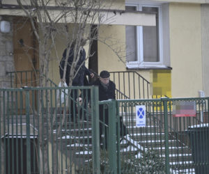 Kuzyn Kaczyńskiego dba o krewnego i odśnieża schody