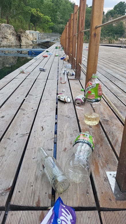 Kąpielisko na Zakrzówku pełne śmieci