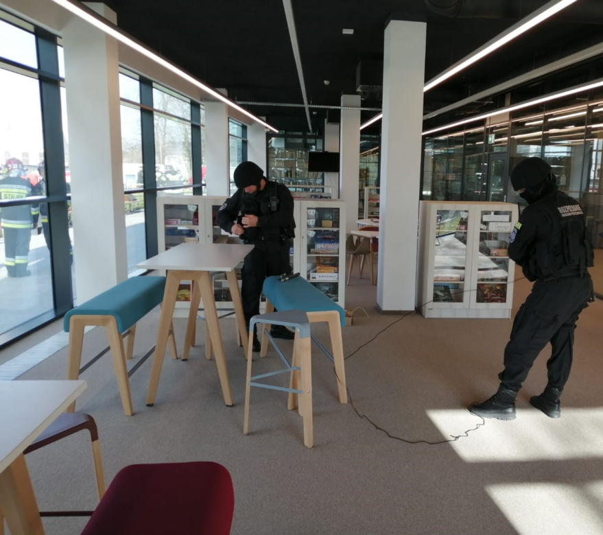 Co się wydarzyło w Mediatece? Biblioteka zagrożona wybuchem, wszystkie służby w akcji!
