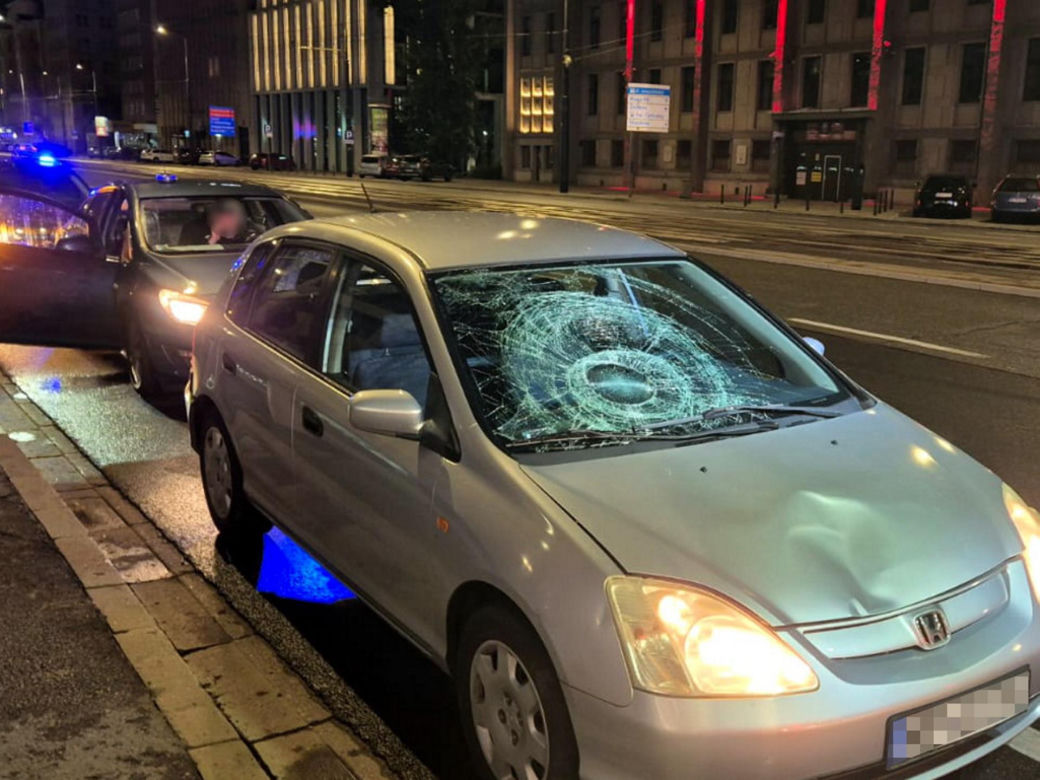 Pijany kierowca z Gruzji potrącił kobietę na pasach i uciekł. Zatrzymano go po krótkim pościgu