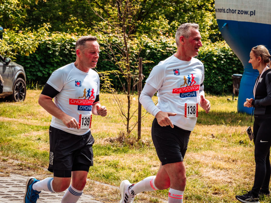 Sportowe emocje w Chorzowie. 150 biegaczy wystartowało w 6. edycji Chorzowskiej Dychy
