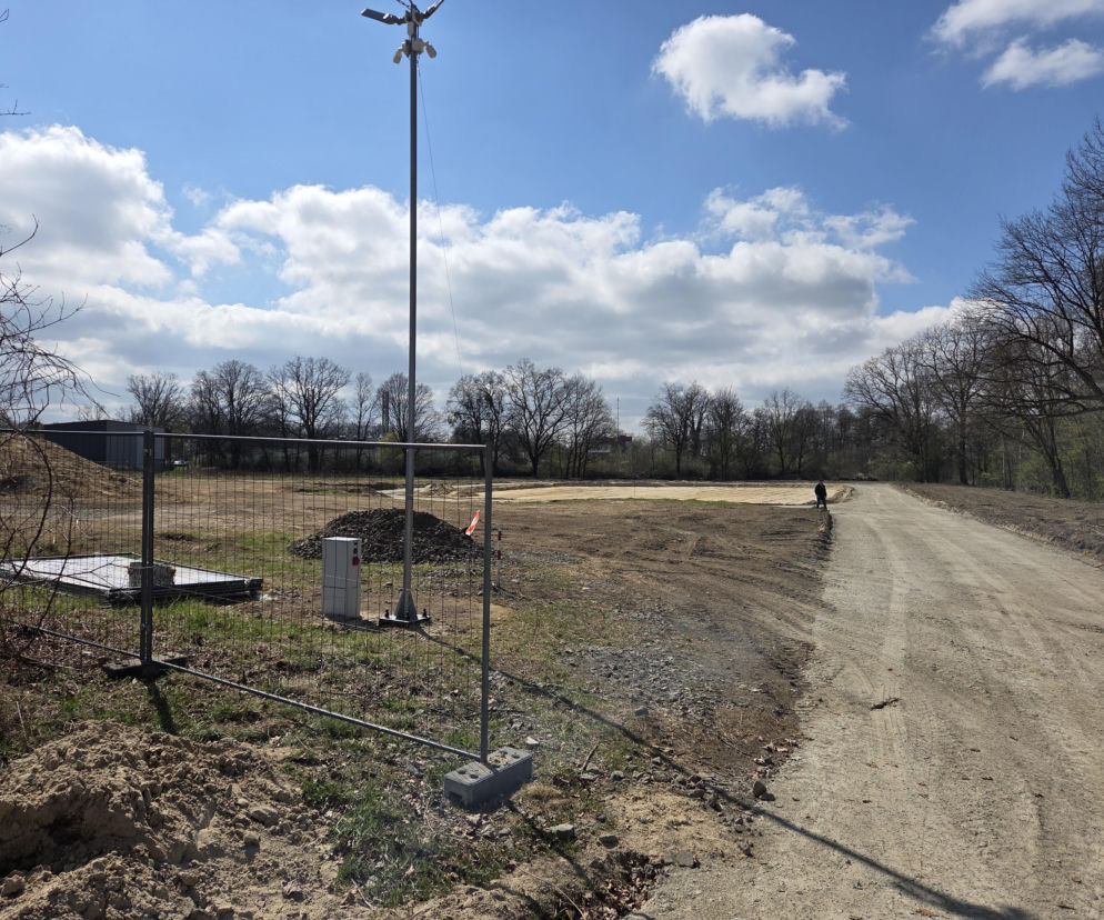 Biogazownia powstaje u zbiegu ul. Przemysłowej i ul. Składowej w Miliczu. Od najbliższych zabudowań instalację dzieli ok. 200 m.
