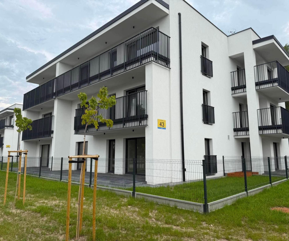 Nowe życie przy Polnej. Pierwsi lokatorzy sprawdzają swoje mieszkania w Starachowicach