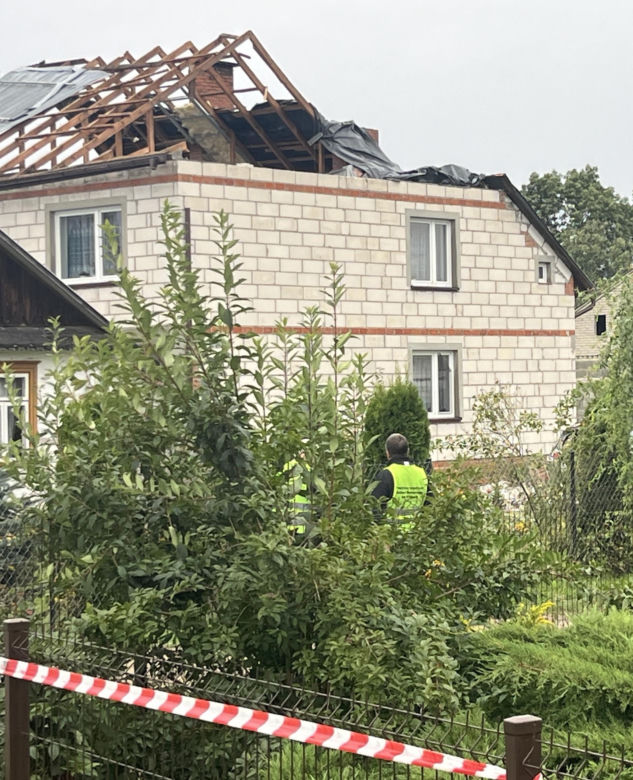 Dom we wsi Wyryki zniszczony przez burzę, a nie drona? Bzdura!