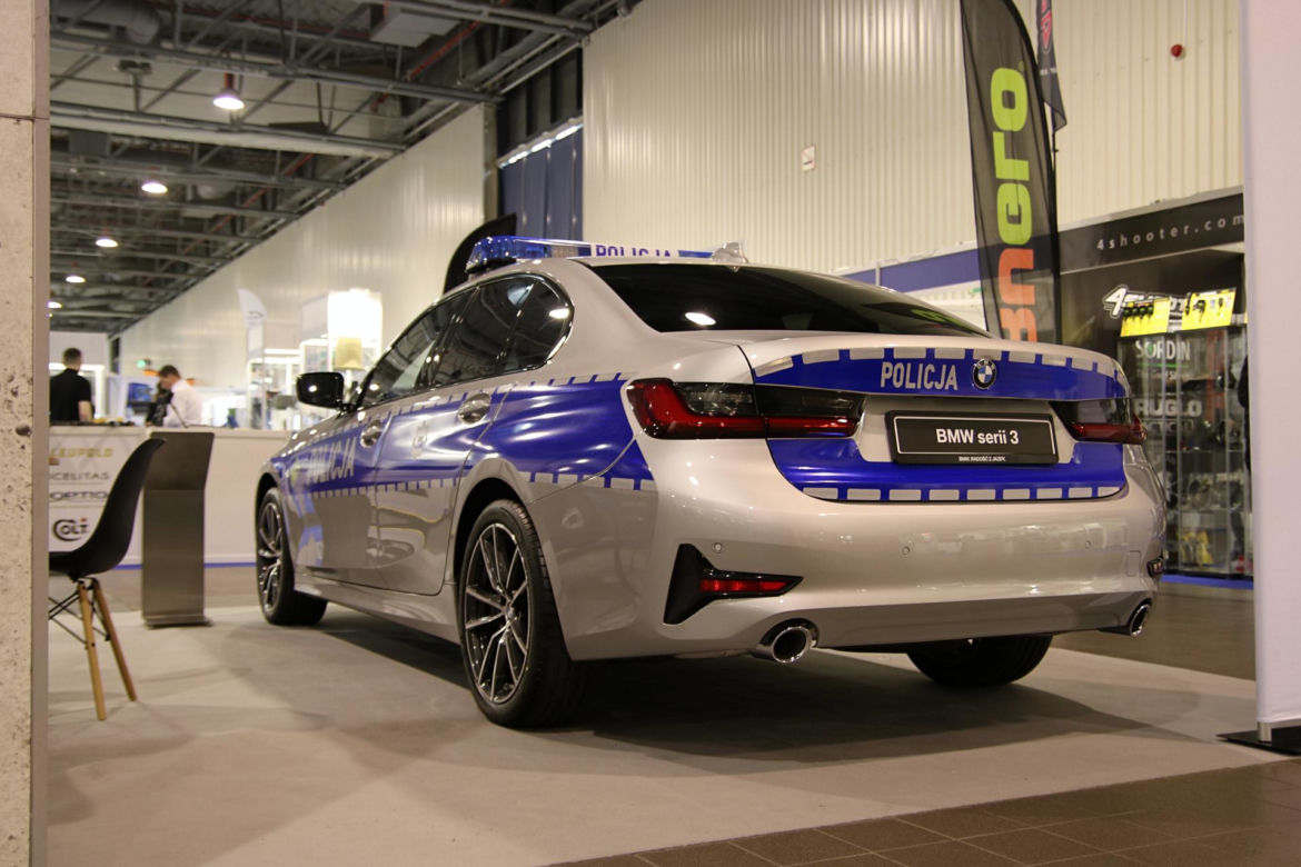 Policyjne radiowozy NA BOGATO! Nowe, oznakowane BMW robi wrażenie