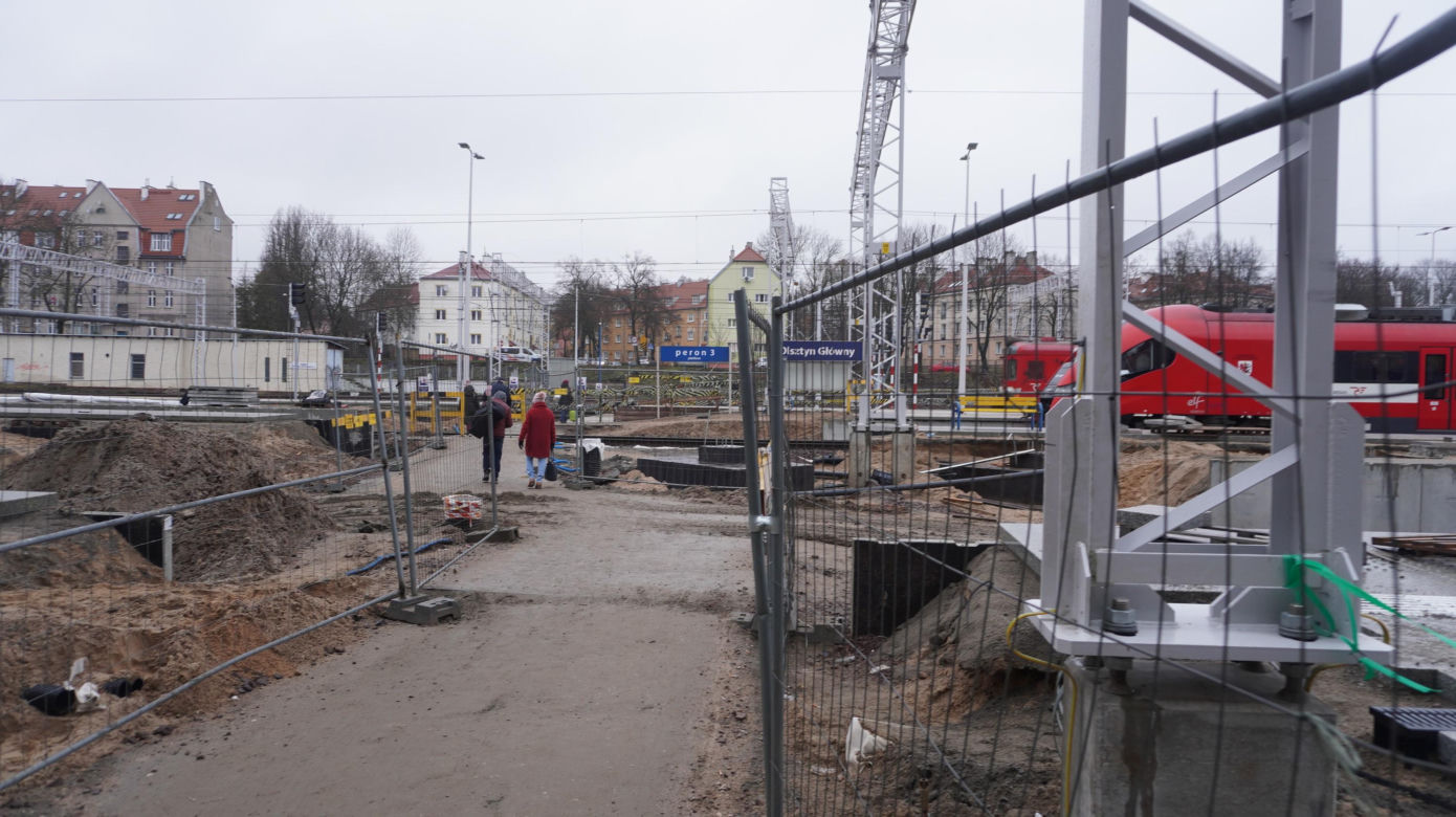 Postępują prace nad konstrukcją budynku Dworca Głównego w Olsztynie. Perony niemal na ukończeniu [ZDJĘCIA]