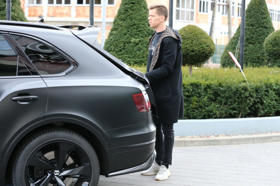 Wojtek Szczęśny jeździ Bentleyem Bentayga