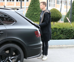 Wojtek Szczęśny jeździ Bentleyem Bentayga